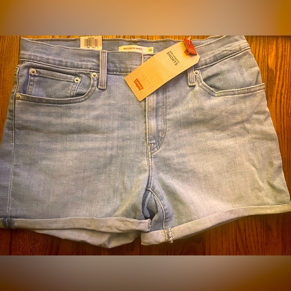 Levi’s Mid Length Shorts womens size 10-NWT
